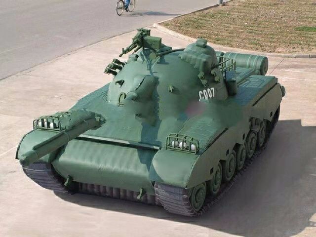 新华军用充气坦克车